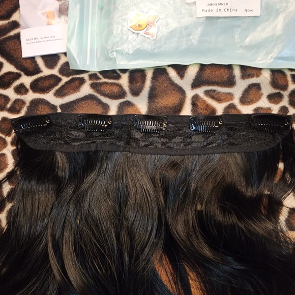 20" 1-Pack 3/4 Full Head Wavy Clip in Synthetic Hair Extensions - Picture 12 of 14